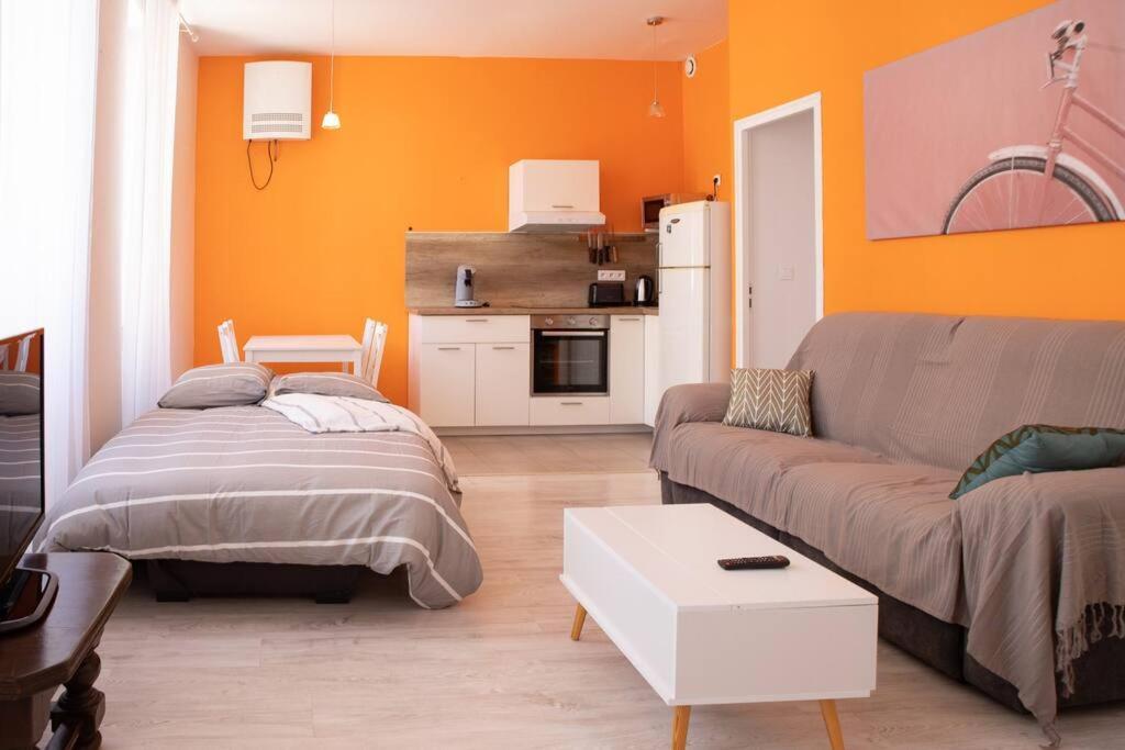 La Fontaine Neuve-Avallon-5 Personnes-1 Chambre-3 Lits-Parking-Wifi Exterior photo